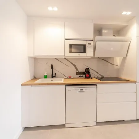 Elegante Estudio Frente Al Canal Con Terraza * Empuriabrava